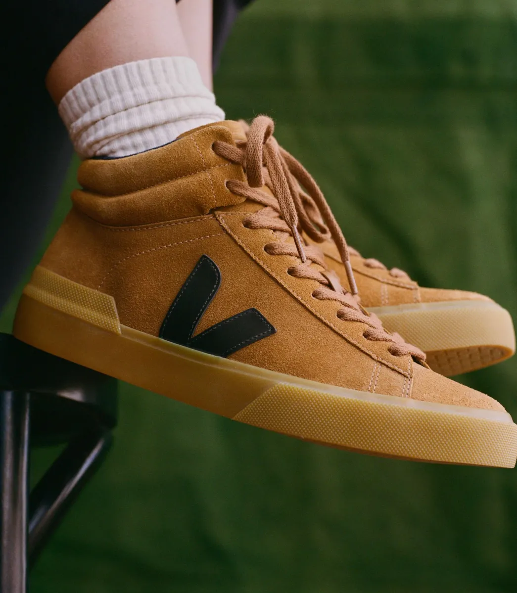 MINOTAUR SUEDE CAMEL BLACK>VEJA Fashion