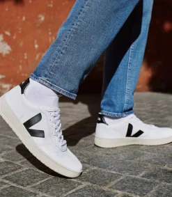 V-10 LEATHER WHITE BLACK><noscript><img data-lazyloaded=