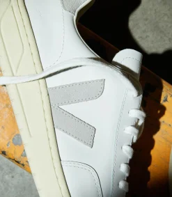 V-12 LEATHER WHITE LIGHT GREY><noscript><img data-lazyloaded=