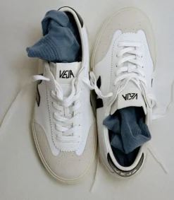 VOLLEY CANVAS WHITE BLACK><noscript><img data-lazyloaded=